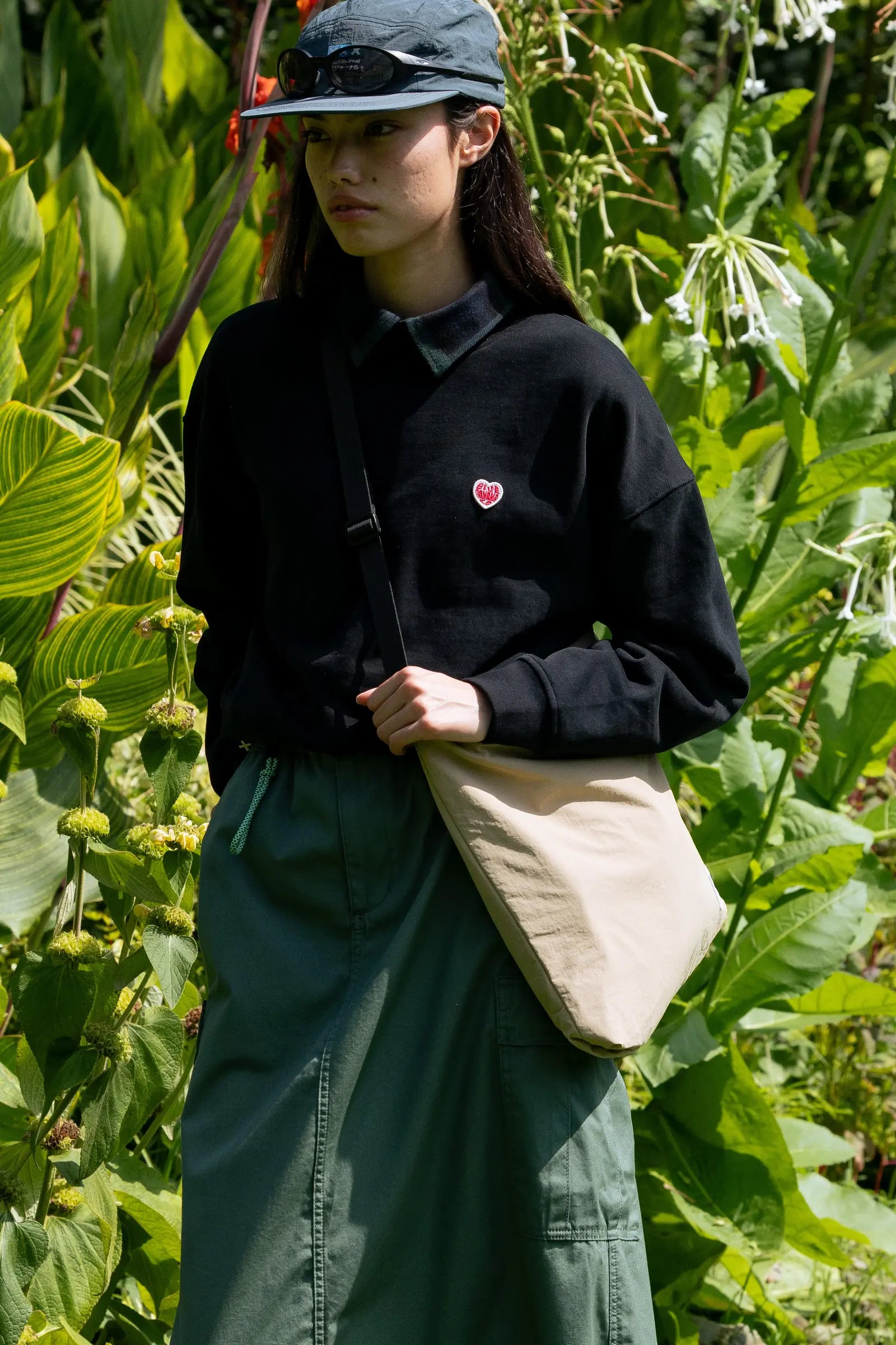 BLACK HEART WOMAN CREW