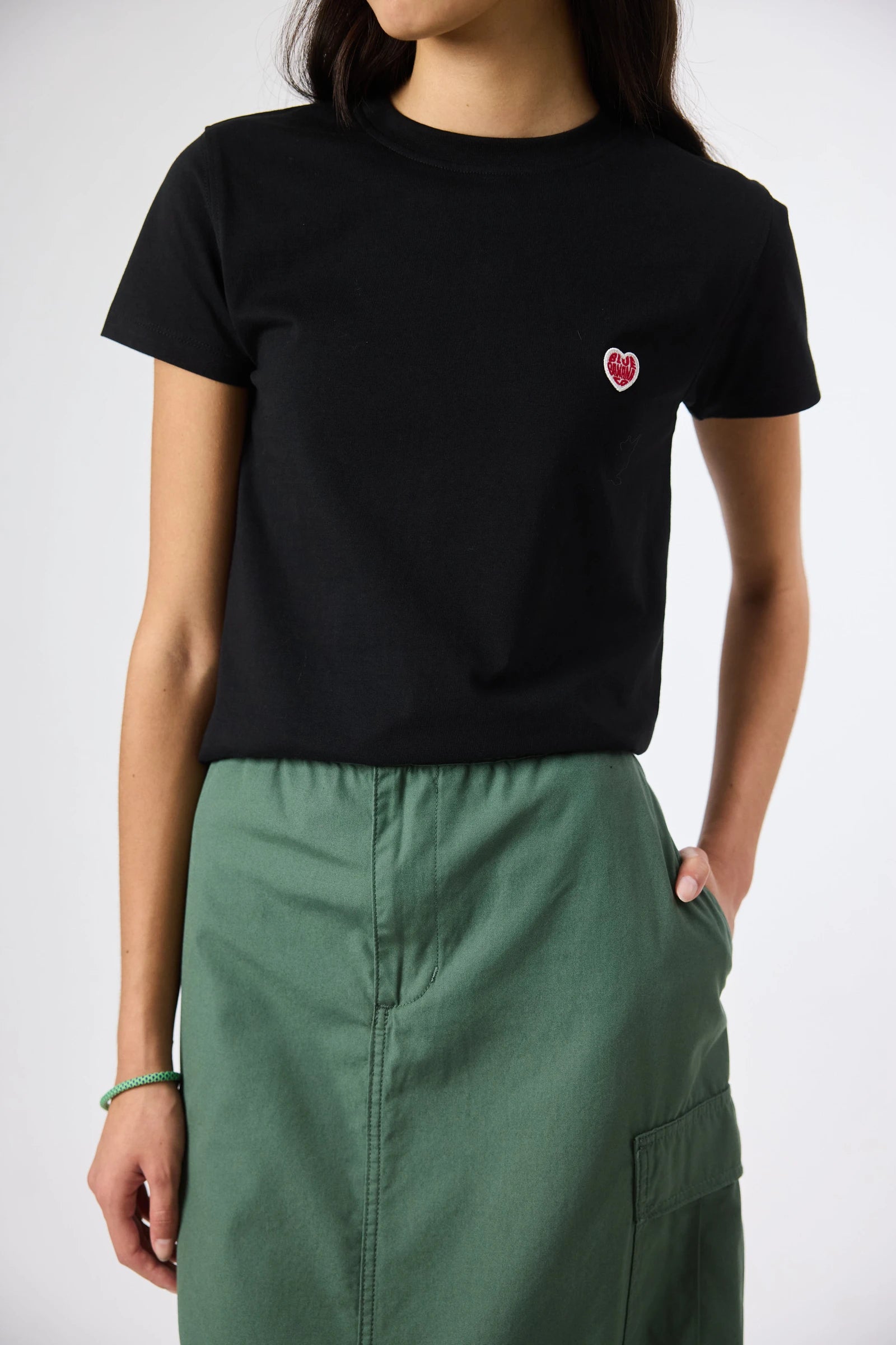 BLACK HEART WOMAN TEE