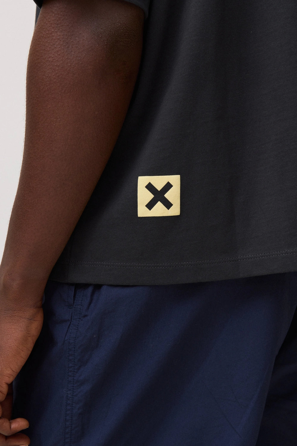 ANTHRACITE CLEAN TEE