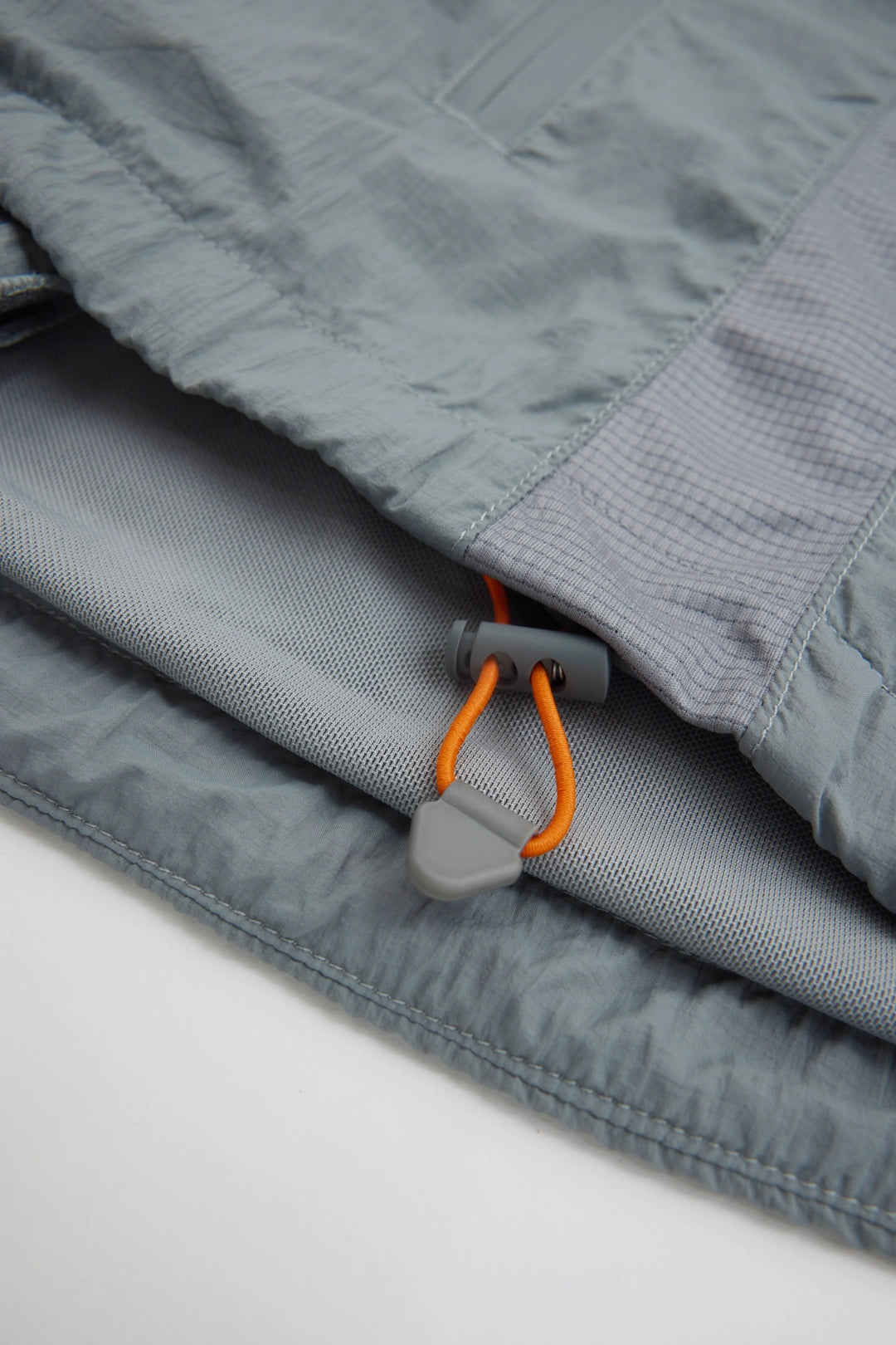 DARK GREY TRAIN WINDBREAKER