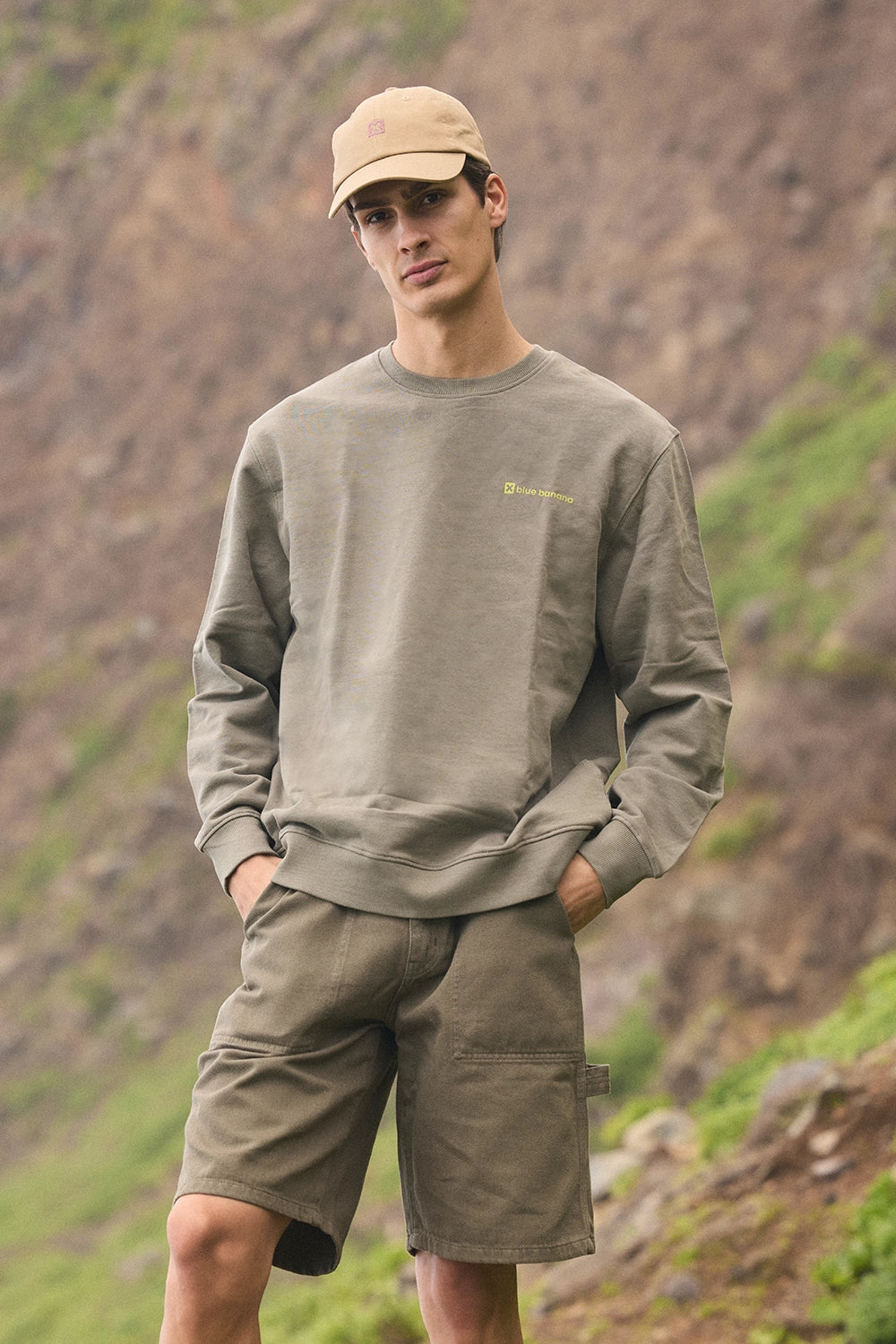 OLIVE GREEN GRAVITY CREW