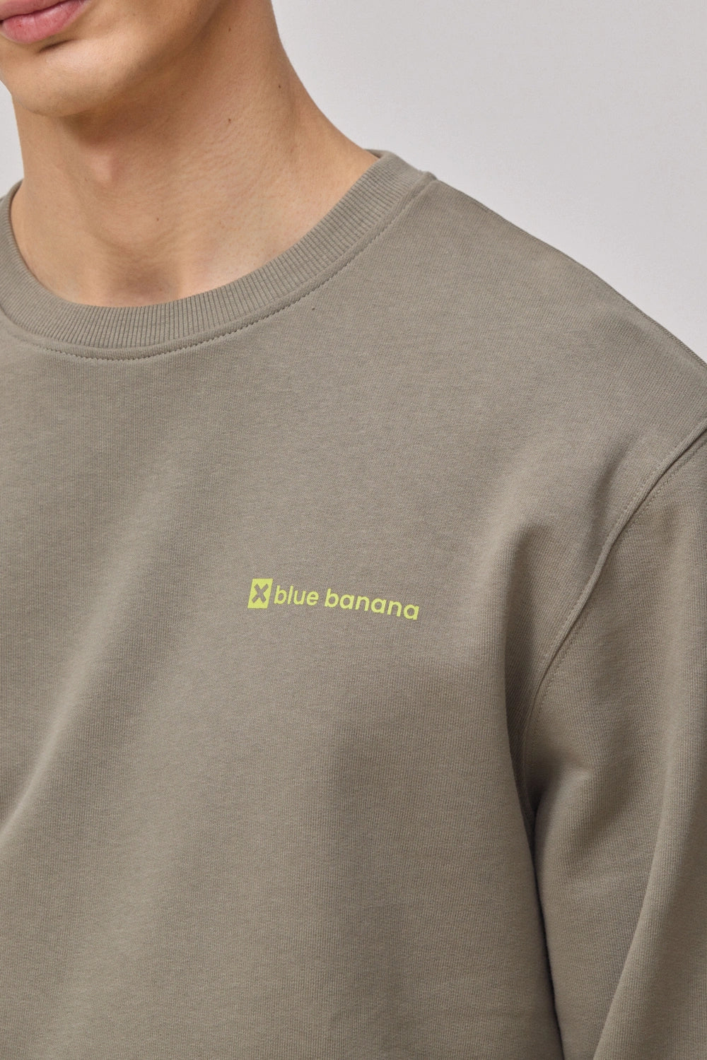 OLIVE GREEN GRAVITY CREW