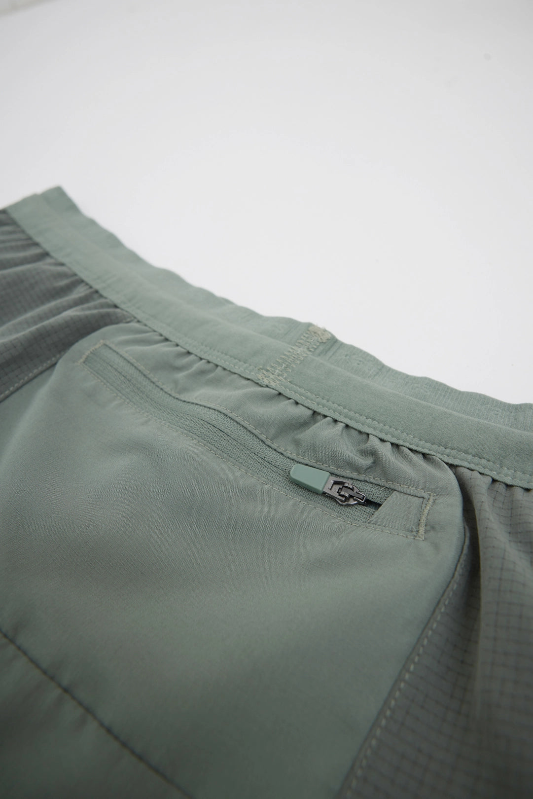 OLIVE GREEN TRAIN SHORTS