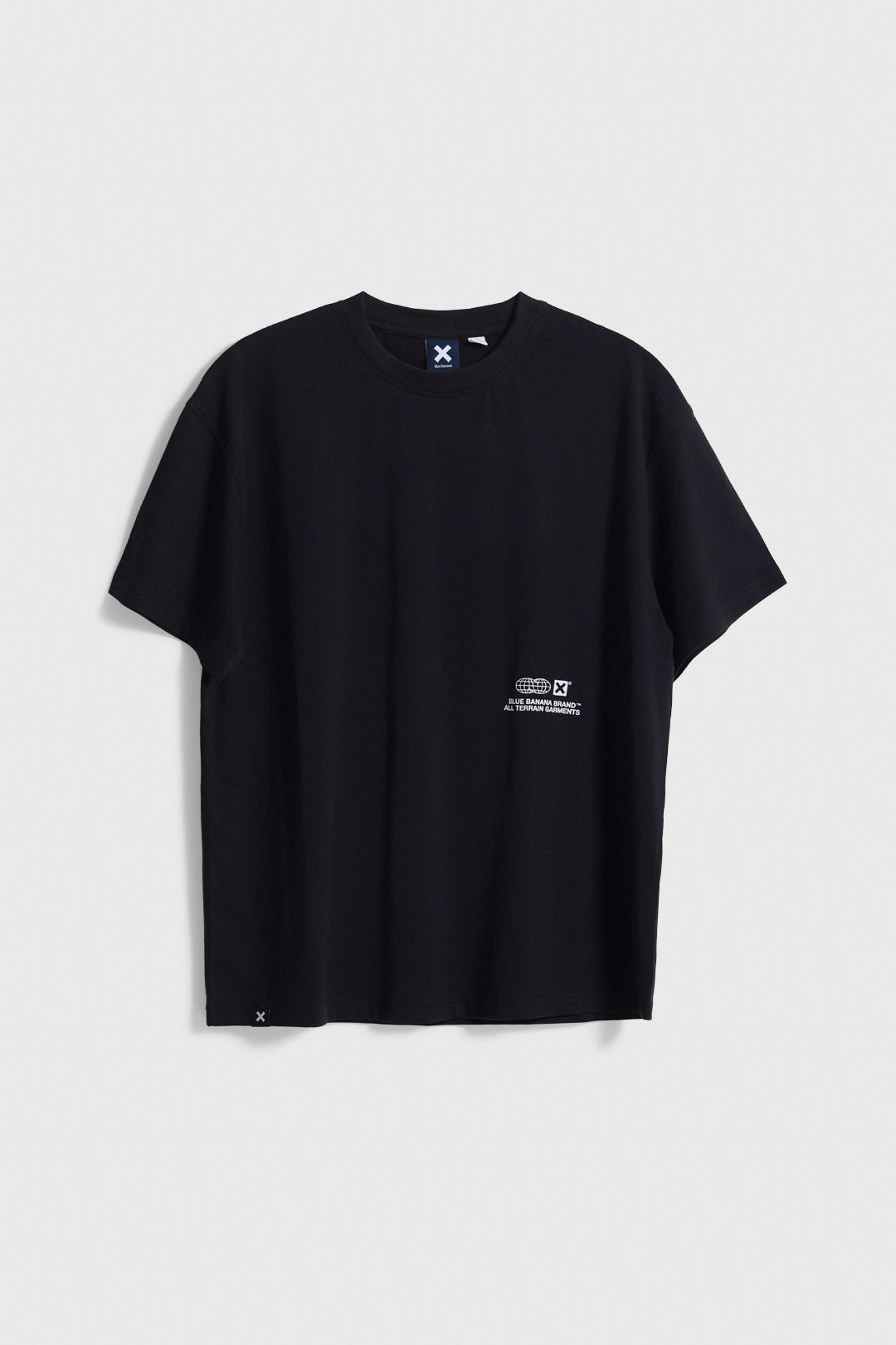 BLACK UNIVERSAL TEE