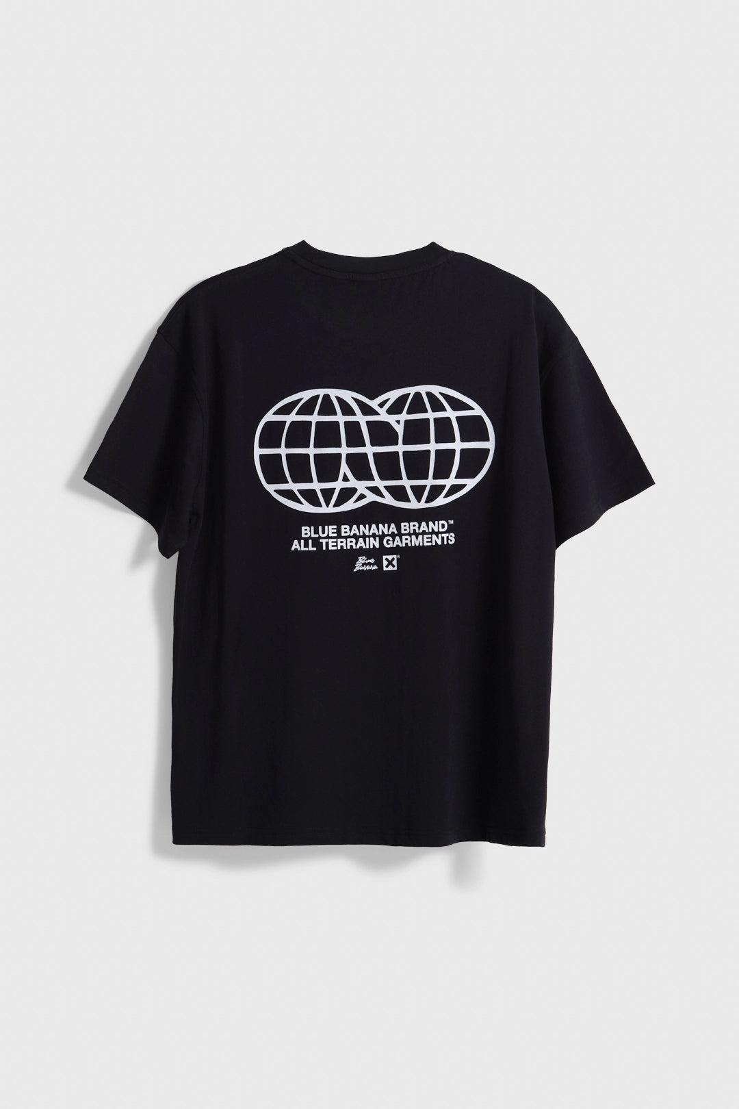 BLACK UNIVERSAL TEE