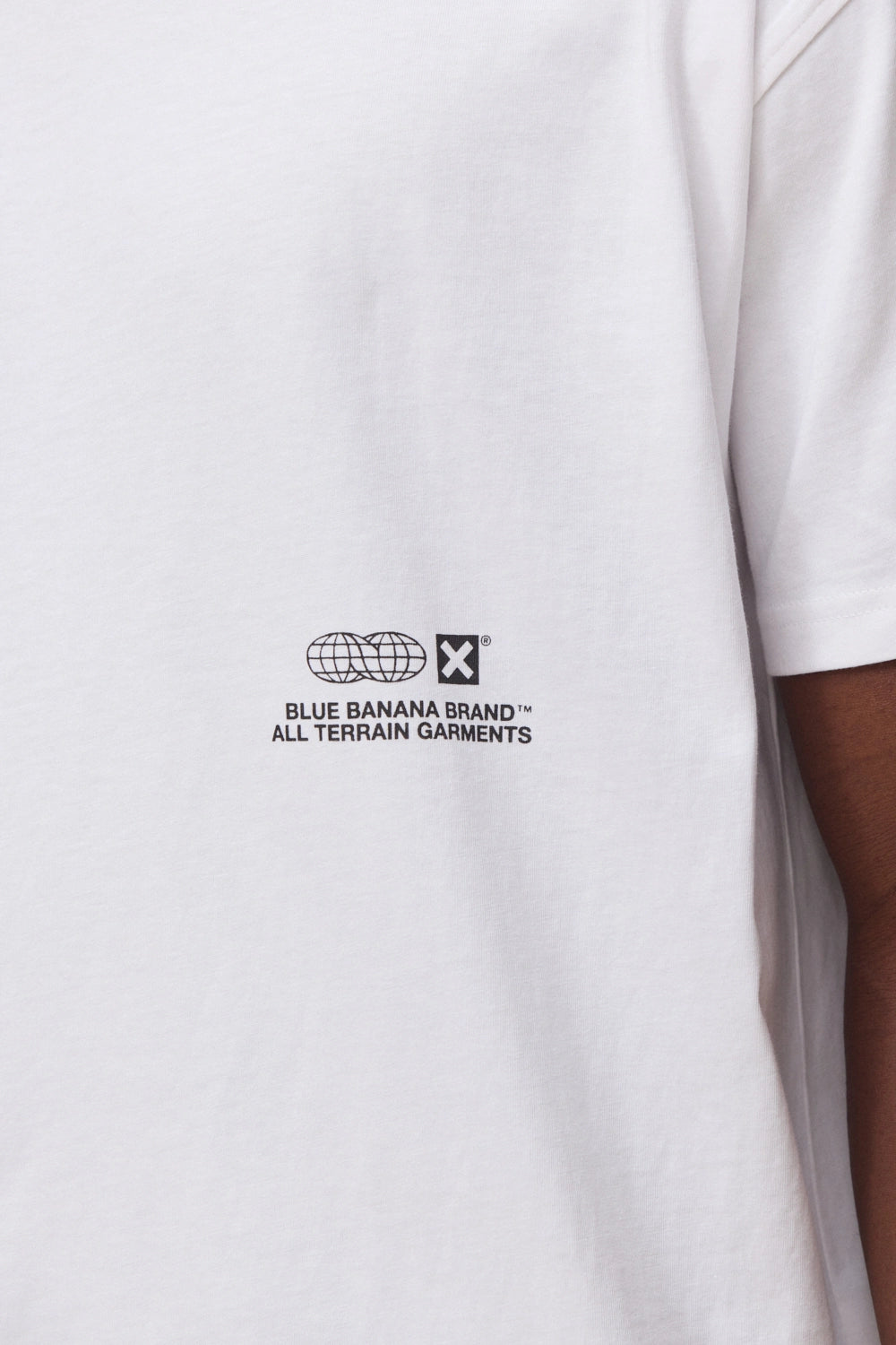 WHITE UNIVERSAL TEE