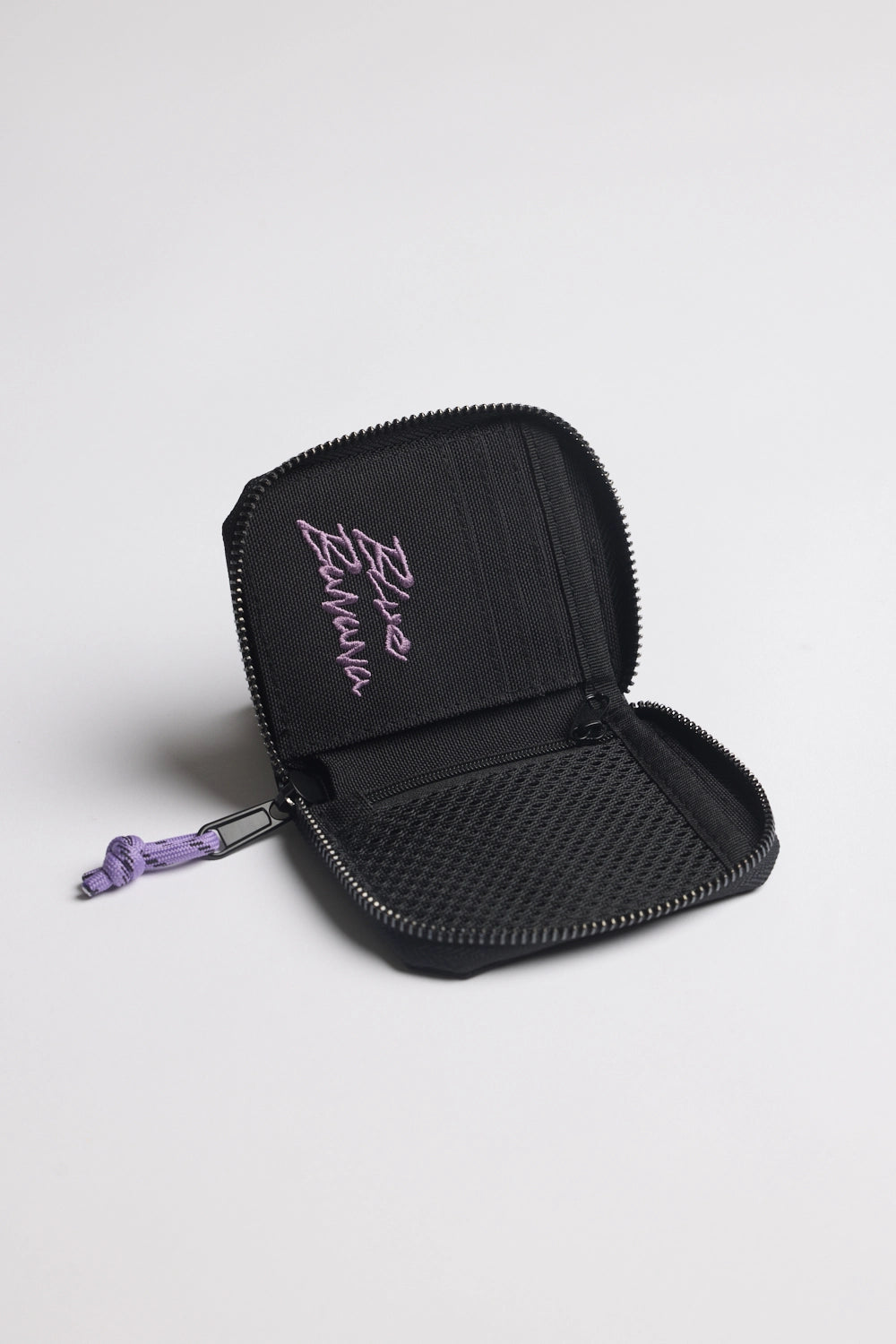 BLACK ZIP WALLET